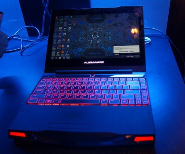 Dell giới thiệu Alienware M11X cho giới game thủ