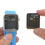 Bên trong Apple Watch - cỗ máy khổng lồ trong cái đồng hồ