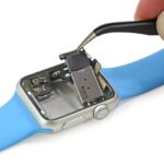 Bên trong Apple Watch - cỗ máy khổng lồ trong cái đồng hồ