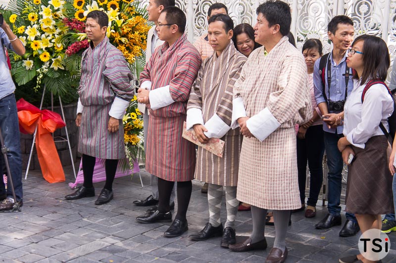 Từ trái sang: NAG Nguyễn Thanh Tùng, ông Sonam Dorji - Tổng thư ký Hiệp hội Du lịch Bhutan, NAG Nguyễn Thanh Hải và NAG người Bhutan - Sonam Wangchen.