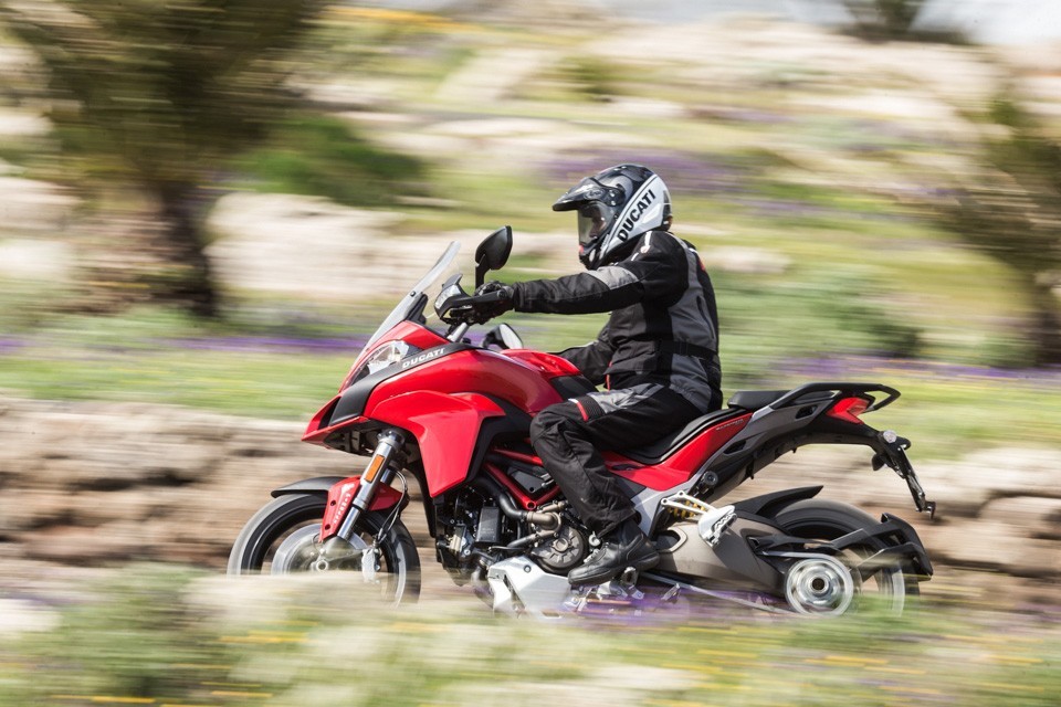 Ducati Multistrada 1200 chính thức ra mắt tại Việt Nam, có hai phiên bản giá 649 và 762 triệu đồng