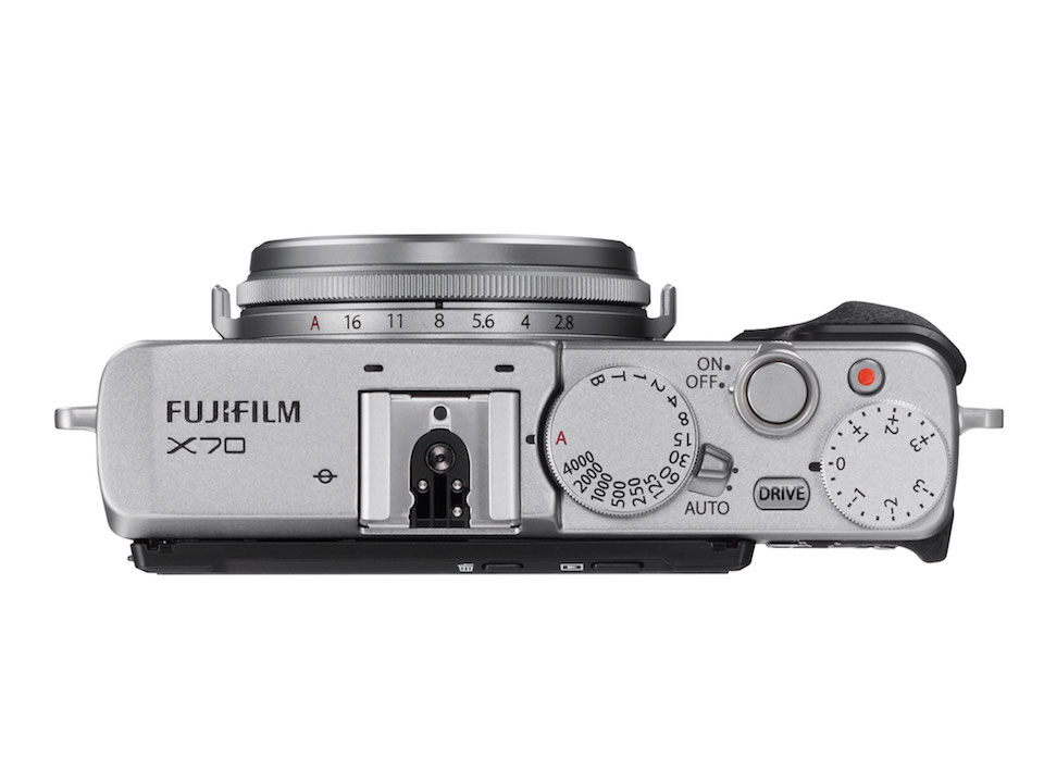 Fujifilm X70: bản thu nhỏ của X100 với cảm biến APS-C, ống kính cố định 28mm f/2.8