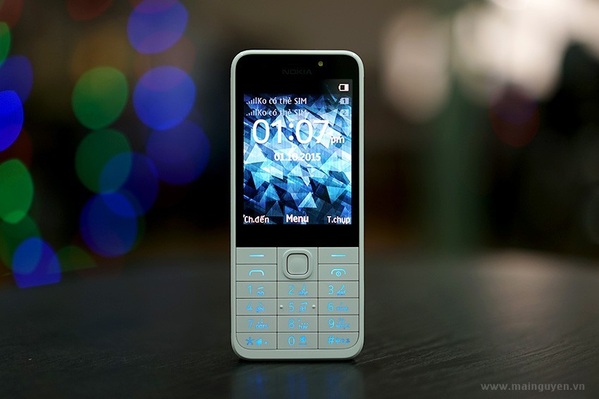 Ảnh khui hộp Microsoft Nokia 230 Dual SIM giá 1,4 triệu đồng