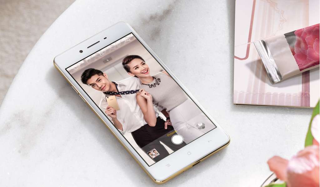 Oppo ra mắt Oppo F1 chuyên selfie, bán đầu tiên tại thị trường Việt