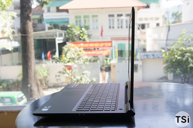 Cận cảnh Lenovo Ideapad 700: laptop chơi game mỏng nhẹ giá hợp lý