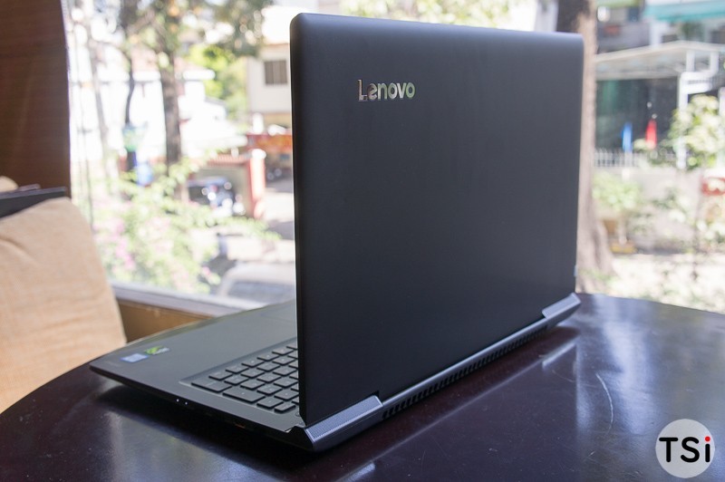 Cận cảnh Lenovo Ideapad 700: laptop chơi game mỏng nhẹ giá hợp lý