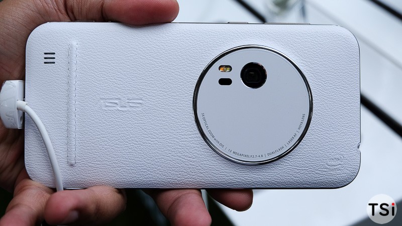 Asus ZenFone Zoom với thấu kính quang học 3x lên kệ với giá 13,5 triệu đồng