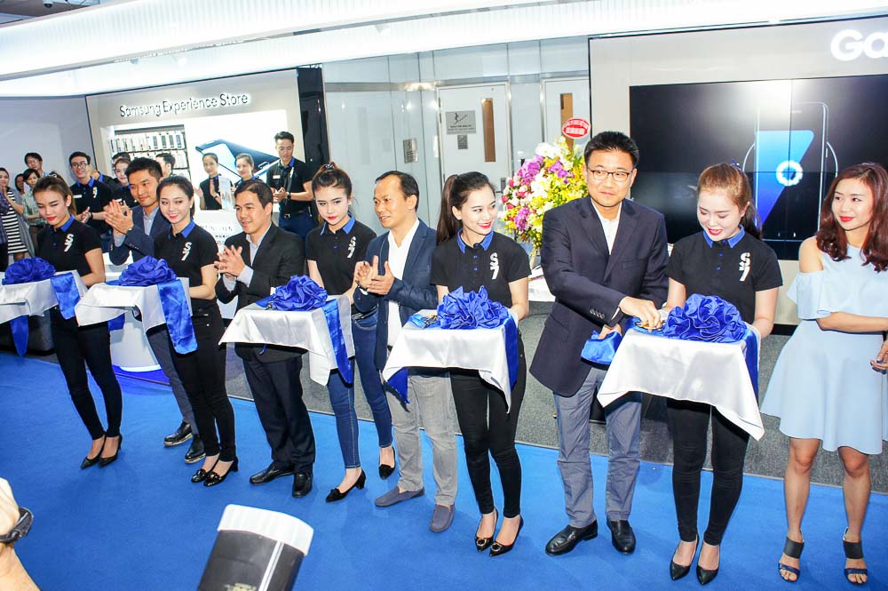 Mai Nguyên mở cửa hàng Samsung tại Bitexco, hứa hẹn cập nhật khuyến mãi sớm nhất