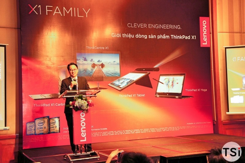 Lenovo giới thiệu X1 Family bằng Drone, tưới nước lên máy tính