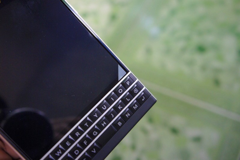 Mở hộp Blackberry Passport phiên bản Qwerty giá 6,5 triệu