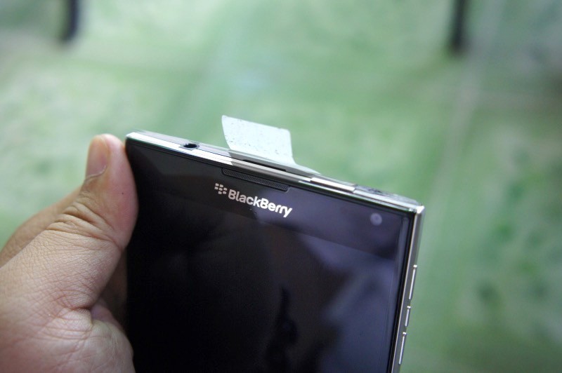 Mở hộp Blackberry Passport phiên bản Qwerty giá 6,5 triệu