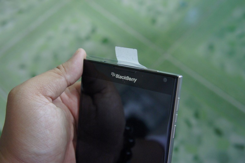 Mở hộp Blackberry Passport phiên bản Qwerty giá 6,5 triệu