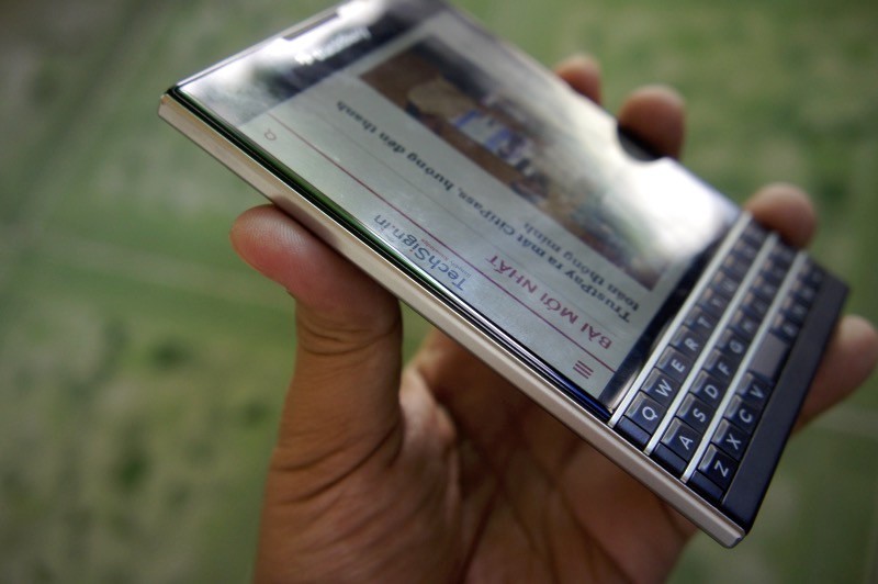 Mở hộp Blackberry Passport phiên bản Qwerty giá 6,5 triệu