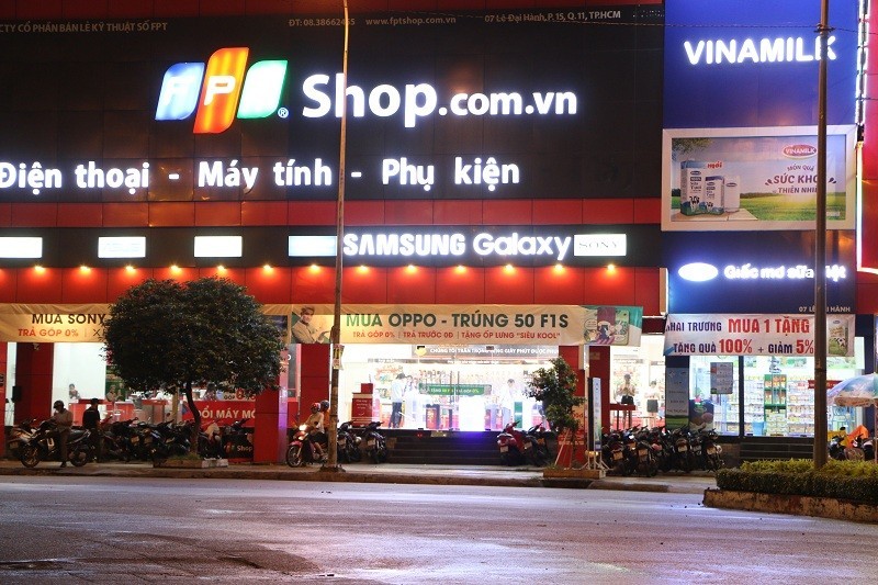 FPT Retail hợp tác Vinamilk, kiêm thêm bán sữa