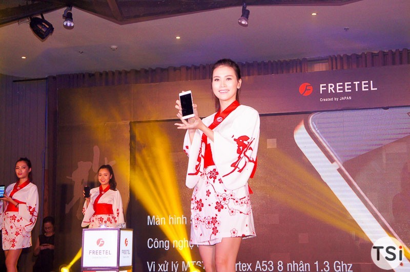 Freetel tung 5 smartphone giá từ 1 đến 6 triệu đồng, có mẫu nắp gập 2 màn hình