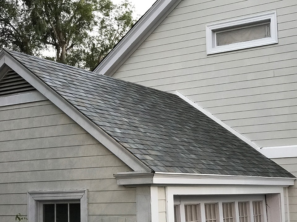 Tesla giới thiệu Solar Roofs - mái ngói tích hợp pin quang điện, phù hợp với nhiều kiểu mái nhà