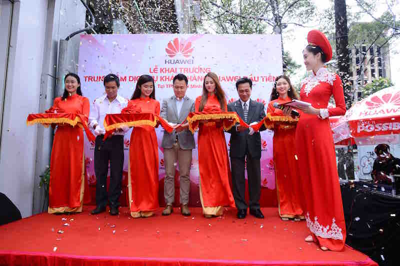 Huawei có trung tâm dịch vụ khách hàng đầu tiên