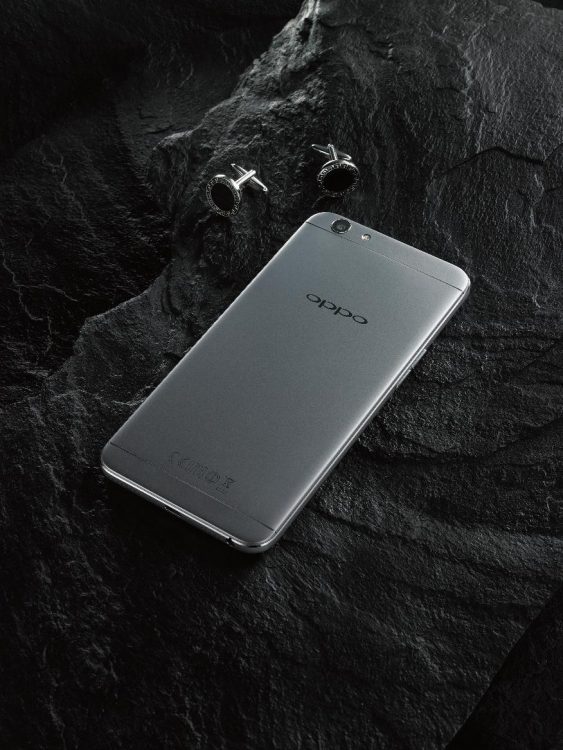 Oppo F1s đã bán được 395.000 máy, có thêm phiên bản màu xám đen