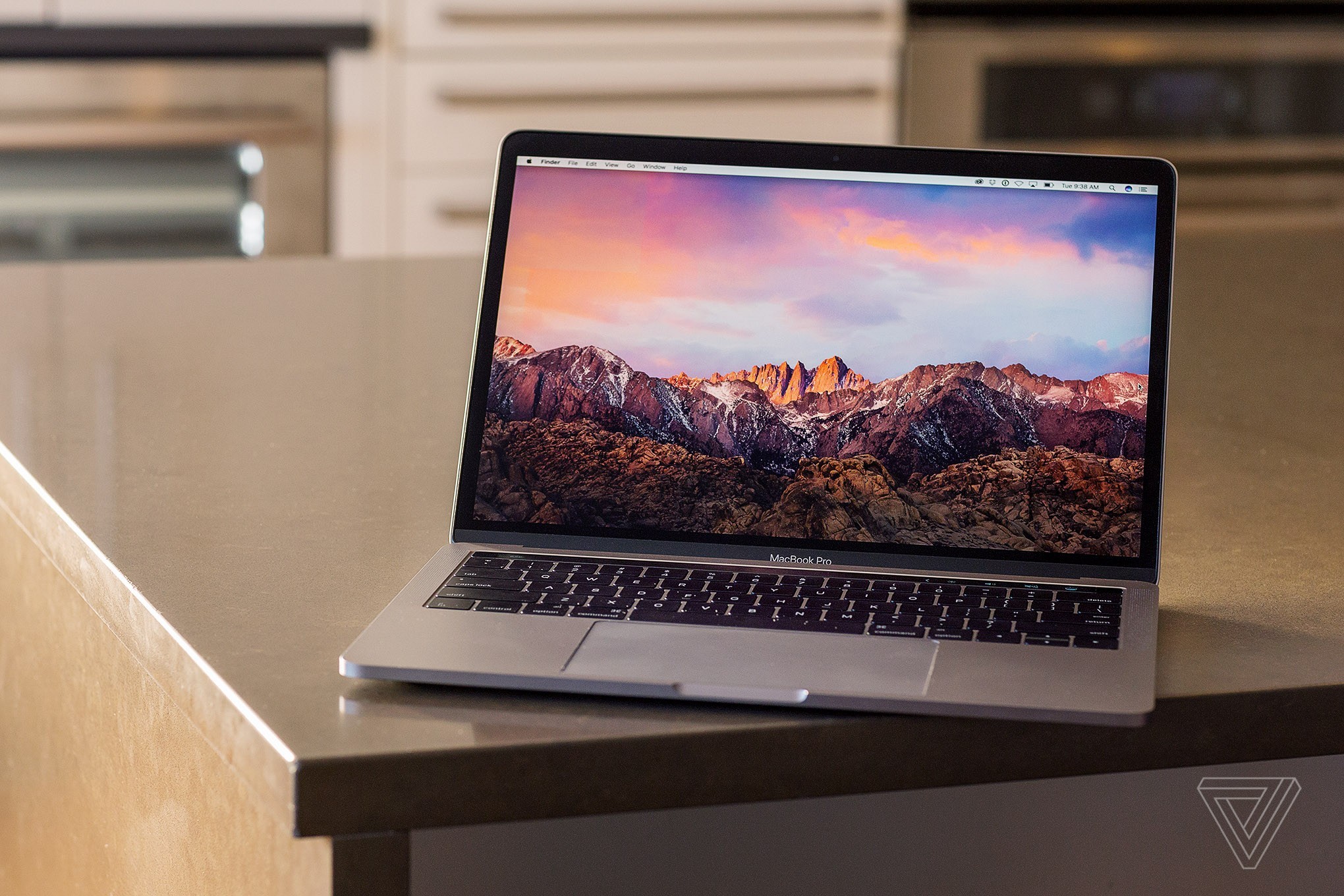 Apple hợp tác với Consumer Reports kiểm tra lỗi pin trên MacBook Pro mới