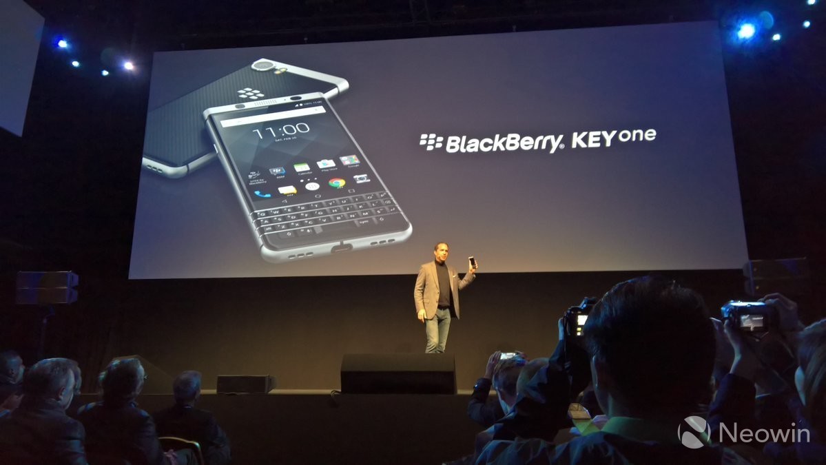 BlackBerry KEYone chính thức ra mắt với bàn phím Qwerty, giá 549 USD