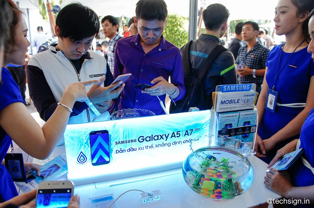 FPT Shop mở offline chia sẻ tính năng của Galaxy A 2017