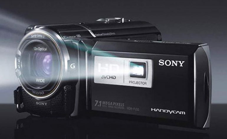 Sony từng bán ra máy quay nhìn xuyên quần áo nhưng đã thu hồi ngay sau đó.