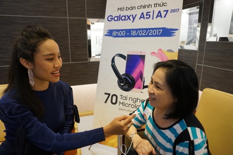 Ảnh khách hàng mua Galaxy A5/A7 2017 tại Viễn Thông A