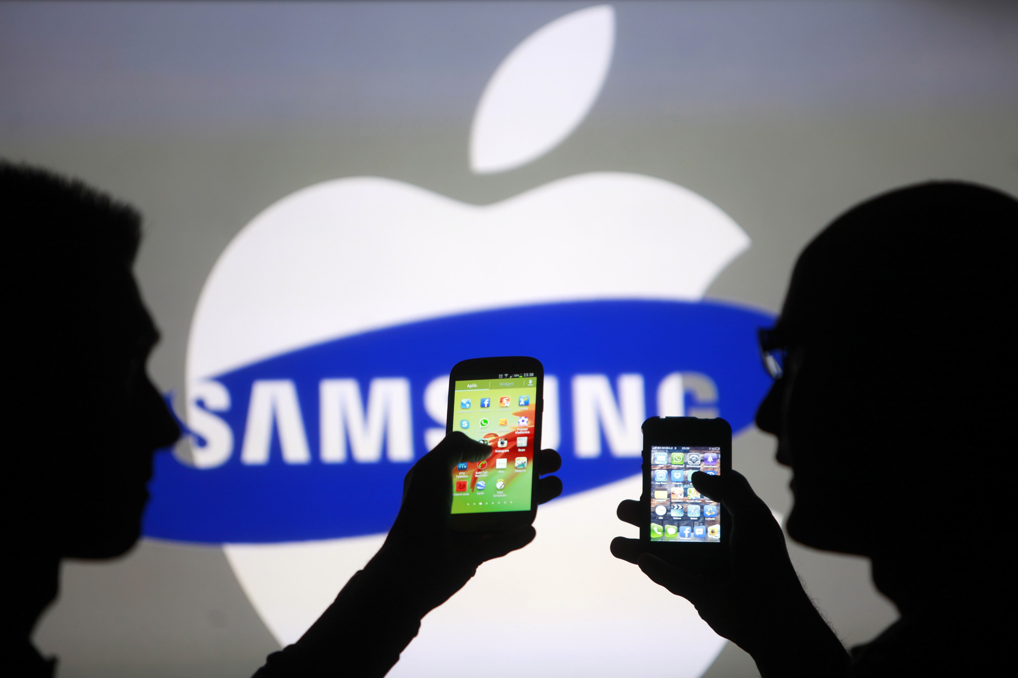 Liệu Apple đang đưa iPhone đi theo hướng Samsung Galaxy ?