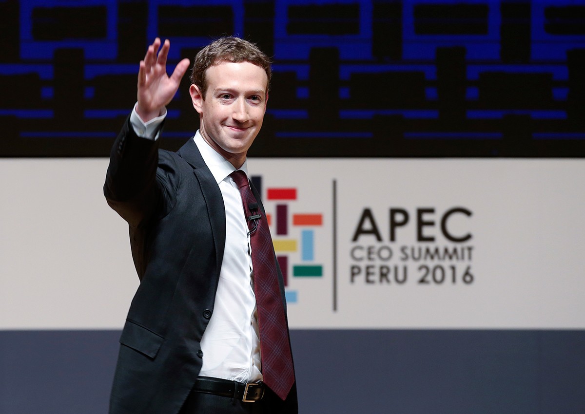 Ông chủ Facebook Mark Zuckerberg sẽ nhận bằng đại học Harvard sau 12 năm bỏ học