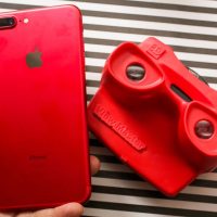 So màu đỏ của chiếc iPhone 7 Plus mới với các vật dụng