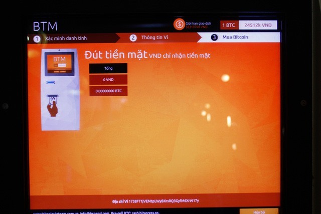 Thử mua bán bitcoin bằng máy ATM chuyên dụng đầu tiên tại Việt Nam