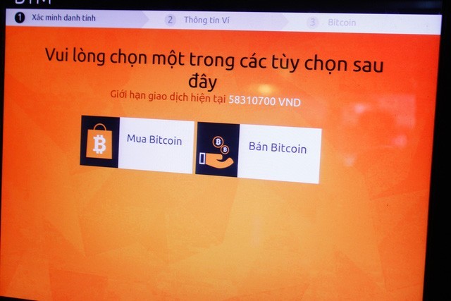 Thử mua bán bitcoin bằng máy ATM chuyên dụng đầu tiên tại Việt Nam