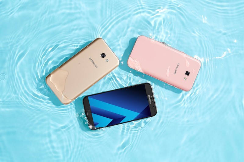 Galaxy A3 2017 mở bán giá 6,5 triệu, tặng loa bluetooth 2,1 triệu đồng