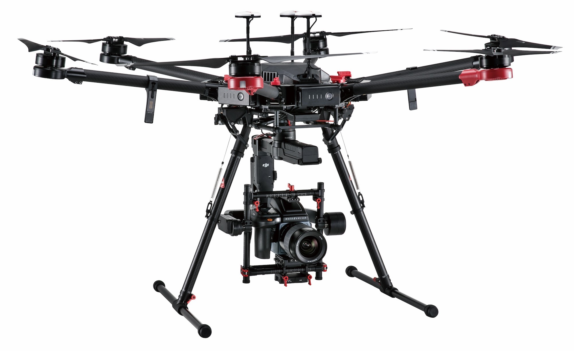 DJI M600 Pro là Drone đầu tiên trên thế giới được tích hợp camera 100MP. Đây sẽ là sự lựa chọn hàng đầu cho những ai có nhu cầu chụp ảnh chất lượng cao, chuyên dùng cho nhiếp ảnh thương mại, in ấn kích thước cực lớn.