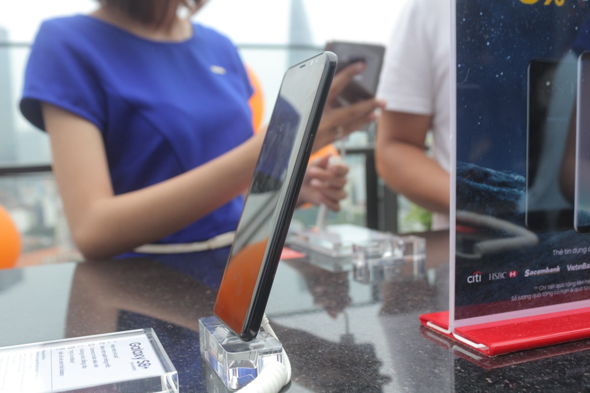 Hnammobile tổ chức Sky Pool Party giới thiệu Galaxy S8