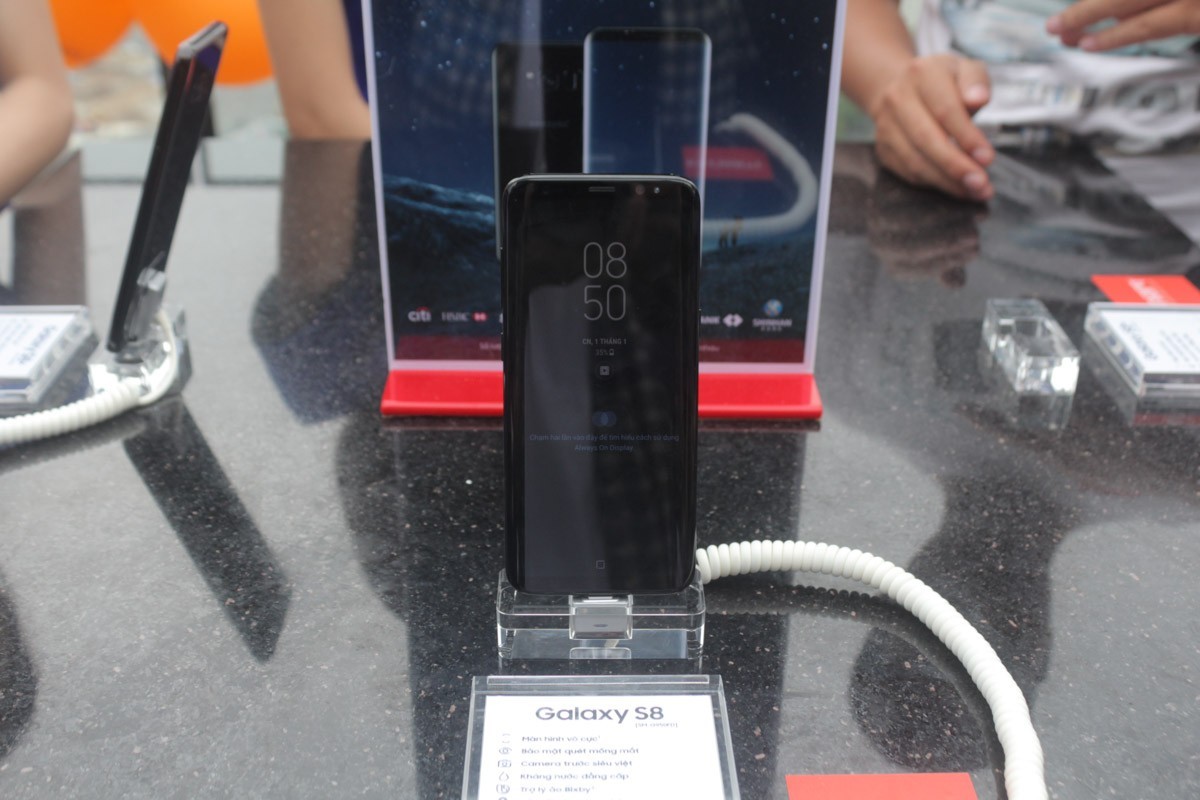 Hnammobile tổ chức Sky Pool Party giới thiệu Galaxy S8