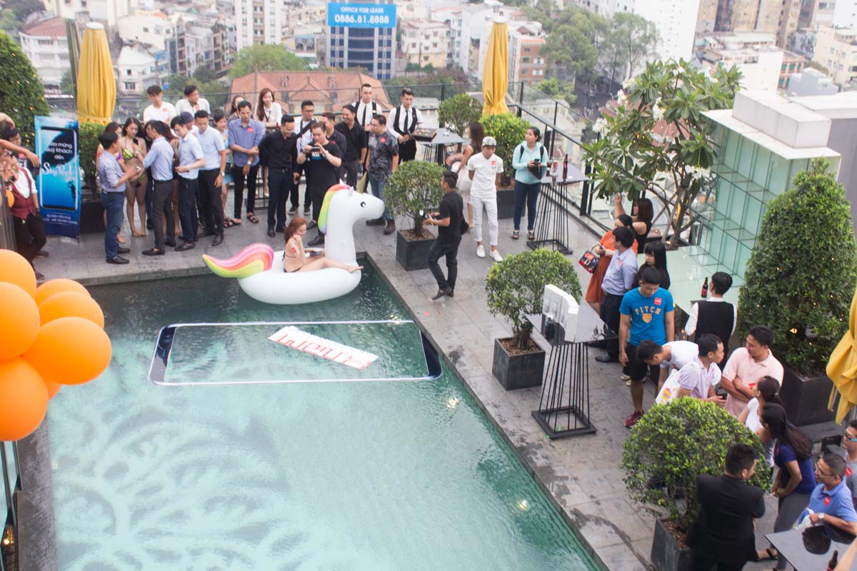 Hnammobile tổ chức Sky Pool Party giới thiệu Galaxy S8