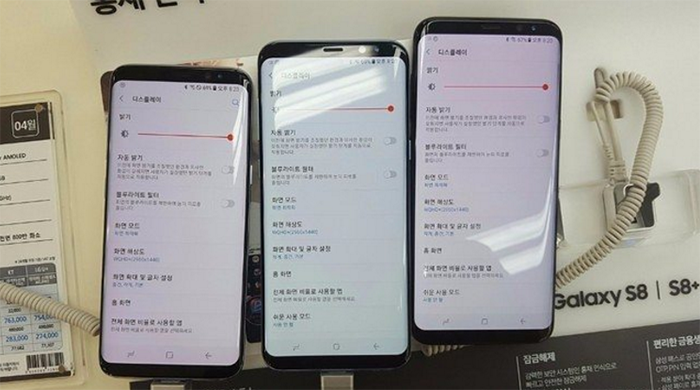 Người dùng phàn nàn lỗi vệt đỏ lạ trên màn hình Galaxy S8