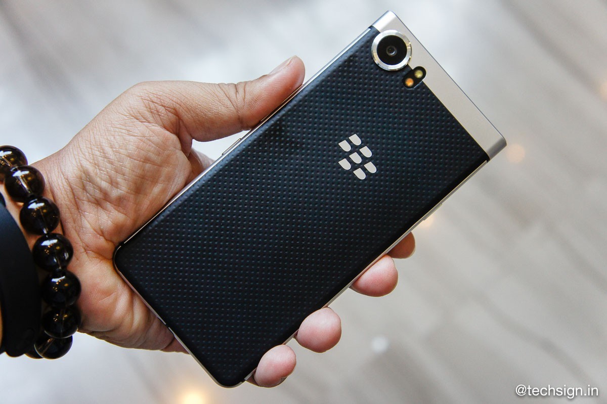 Sờ tận tay BlackBerry KeyOne: bàn phím cứng vẫn rất lôi cuốn