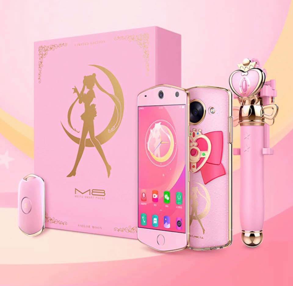 Meitu là công ty sản xuất điện thoại chuyên selfie, và là công ty phát triển ứng dụng chụp selfie nổi tiếng Meitu. Mới đây họ tiếp tục làm rung động chị em phái đẹp bằng bộ điện thoại Meitu M8 + gậy selfie phiên bản "Thuỷ Thủ Mặt Trăng".