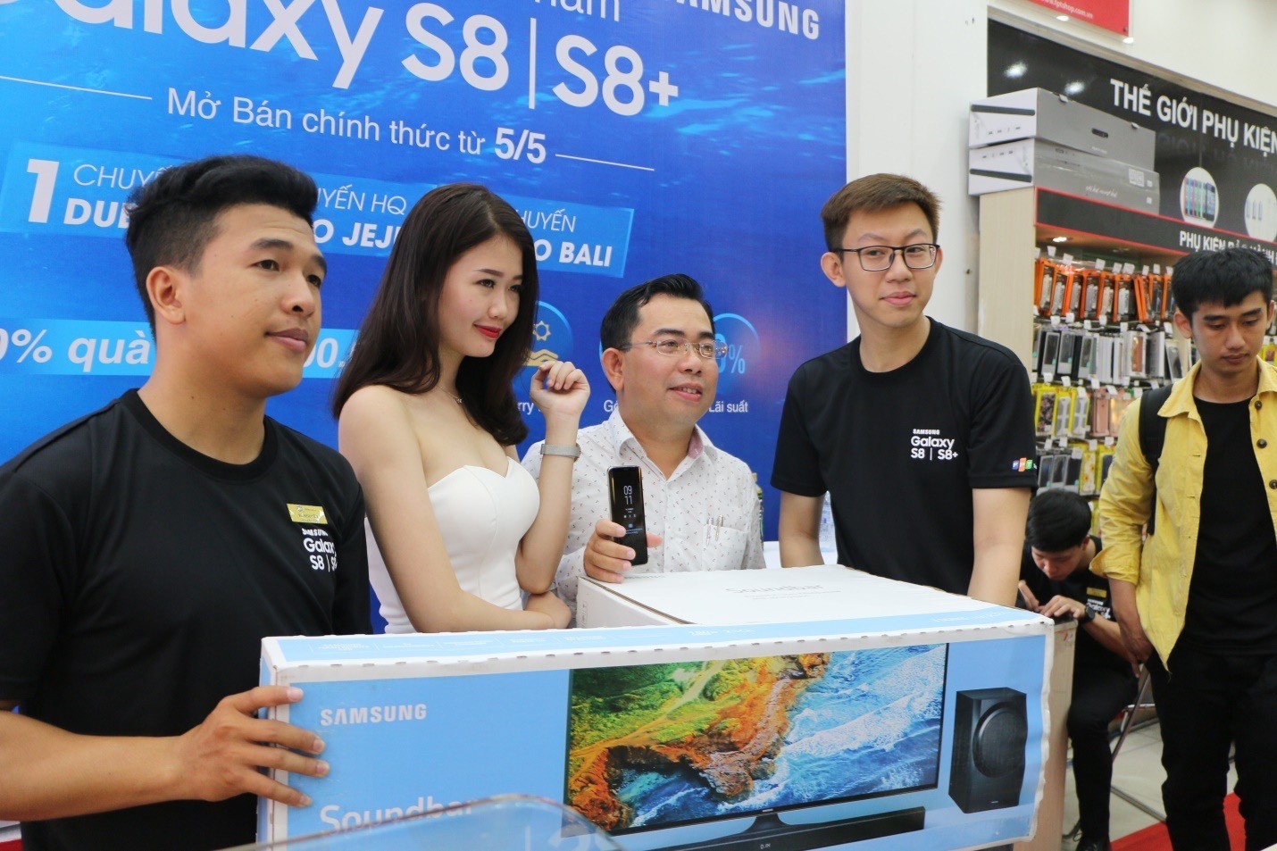 FPT Shop cũng có hơn 10.000 đơn đặt cọc Galaxy S8 và S8 Plus