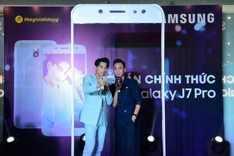 Ảnh mở bán Galaxy J7 Pro