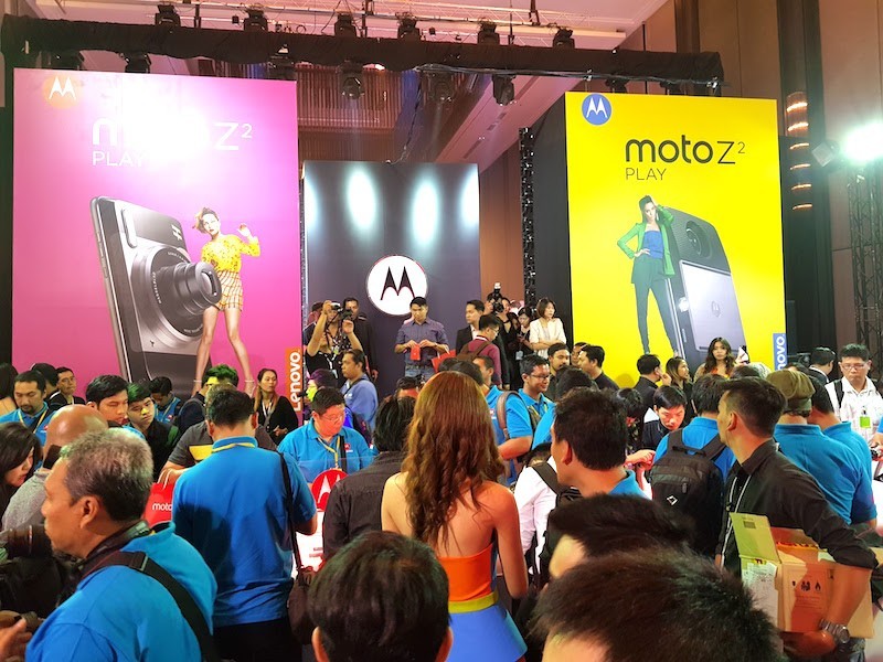 Motorola Moto Z2 Play ra mắt: màn 5,5 inch, Snapdragon 626, RAM 4GB, cảm biến vân tay nhiều chức năng