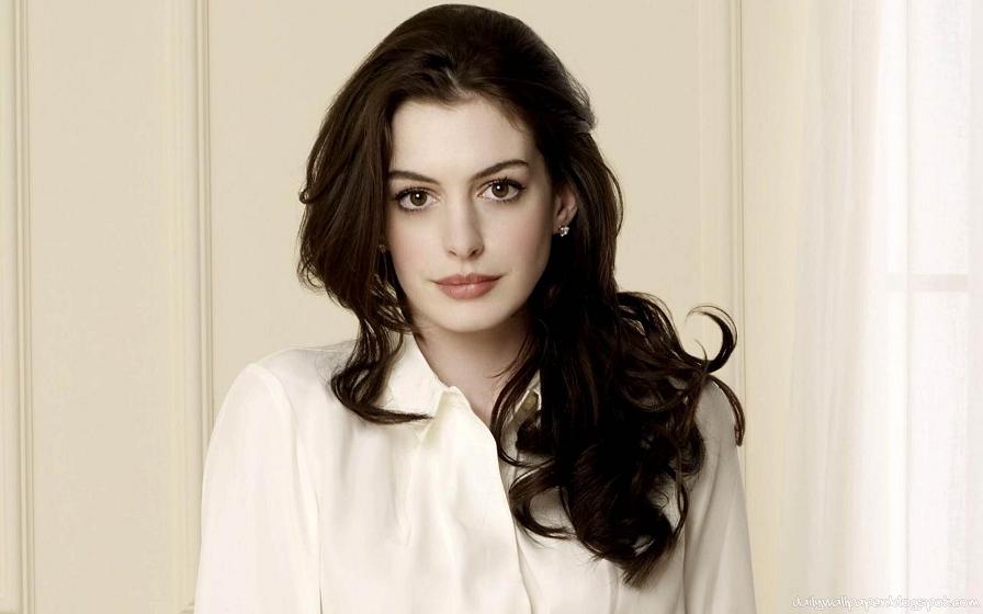 Nữ minh tinh Anne Hathaway bị hacker tung ảnh nude lên mạng