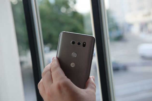 LG V30 chính thức xuất hiện và những điểm nhấn đầu tiên cần biết