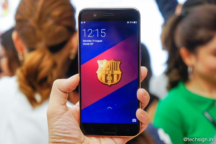 Ngắm OPPO R11 Barcelona phiên bản giới hạn vừa xuất hiện tại Việt Nam