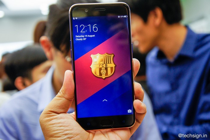 Ngắm OPPO R11 Barcelona phiên bản giới hạn vừa xuất hiện tại Việt Nam