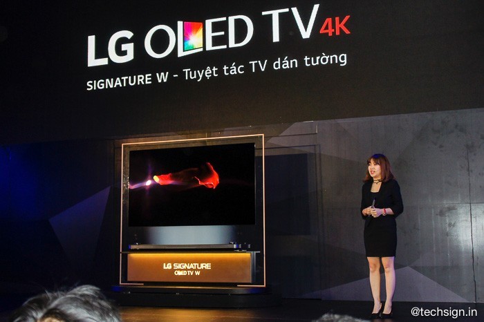 Lên kệ TV dán tường LG OLED Signature W, giá 300 và 650 triệu đồng