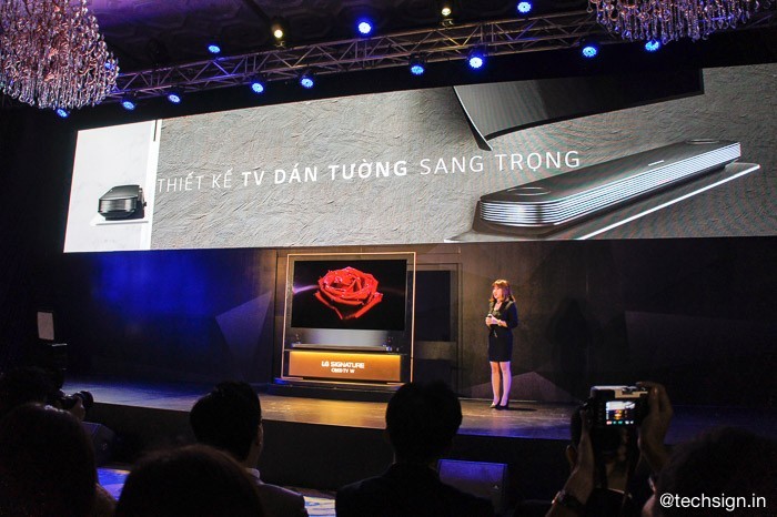 Lên kệ TV dán tường LG OLED Signature W, giá 300 và 650 triệu đồng