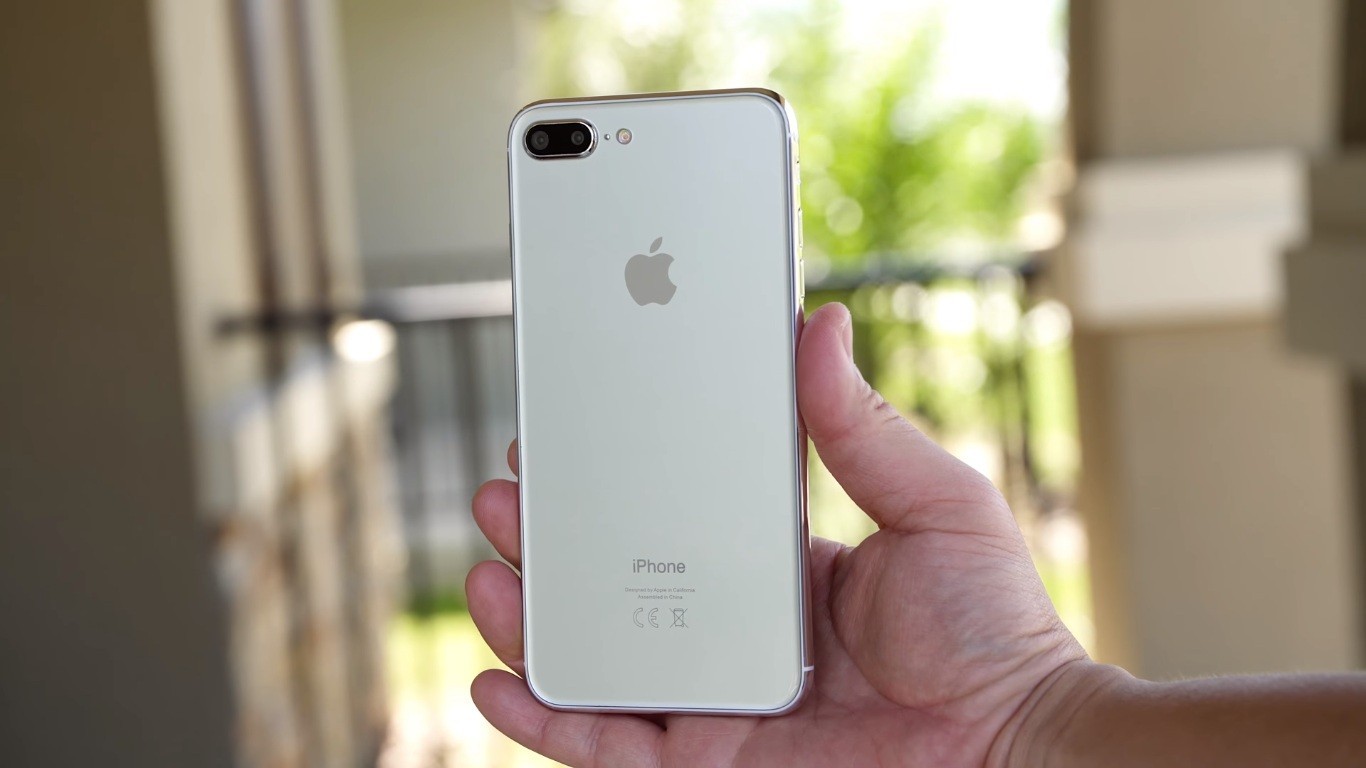 Xuất hiện video trên tay iPhone 7s và iPhone 8